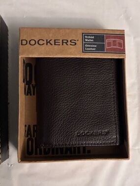 Dockers Men's Dark Brown Genuine Leather Trifold Wallet